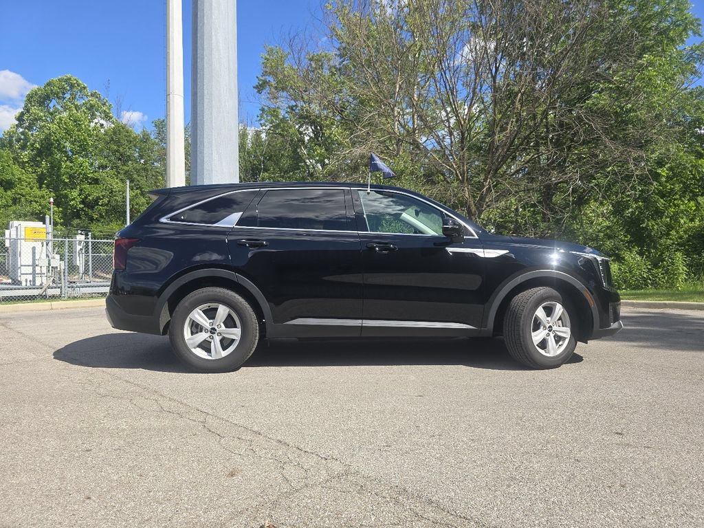 Used 2026 Kia Sorento LX FWD image 16