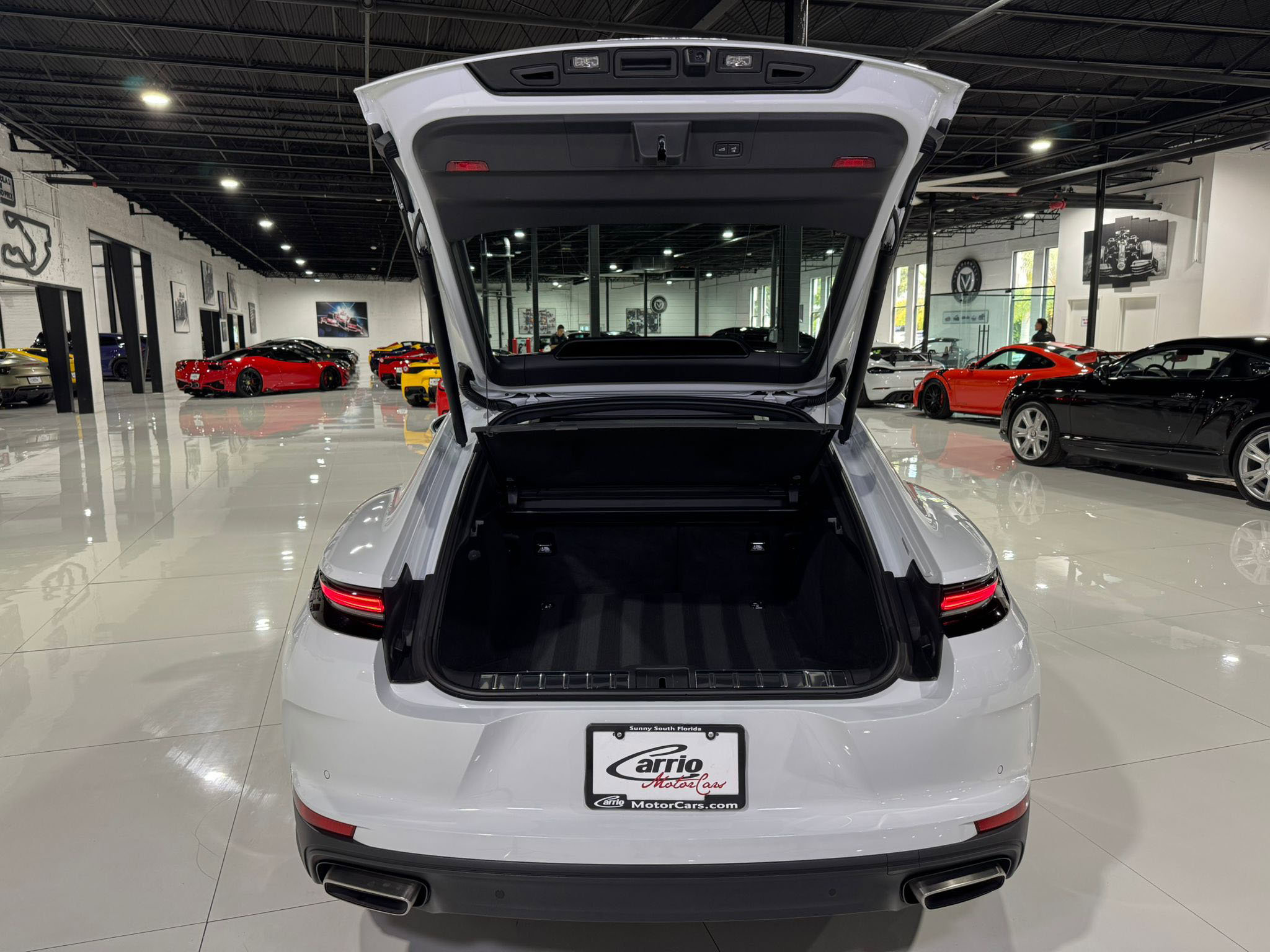 Used 2025 Porsche Panamera image 40