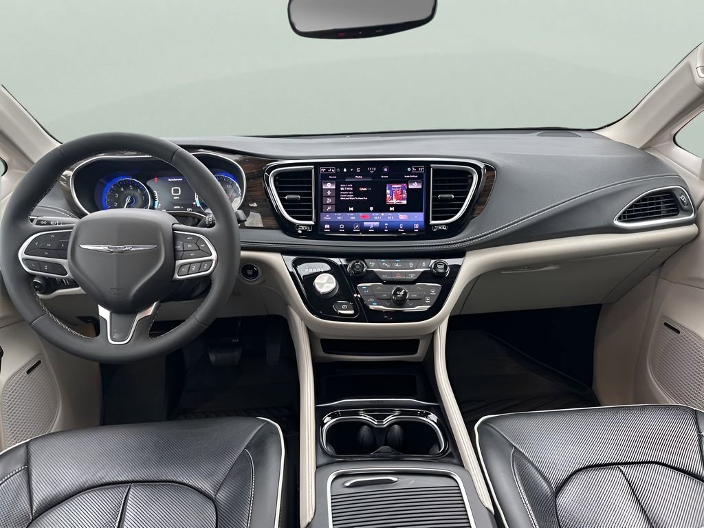Used 2022 Chrysler Pacifica Limited image 14