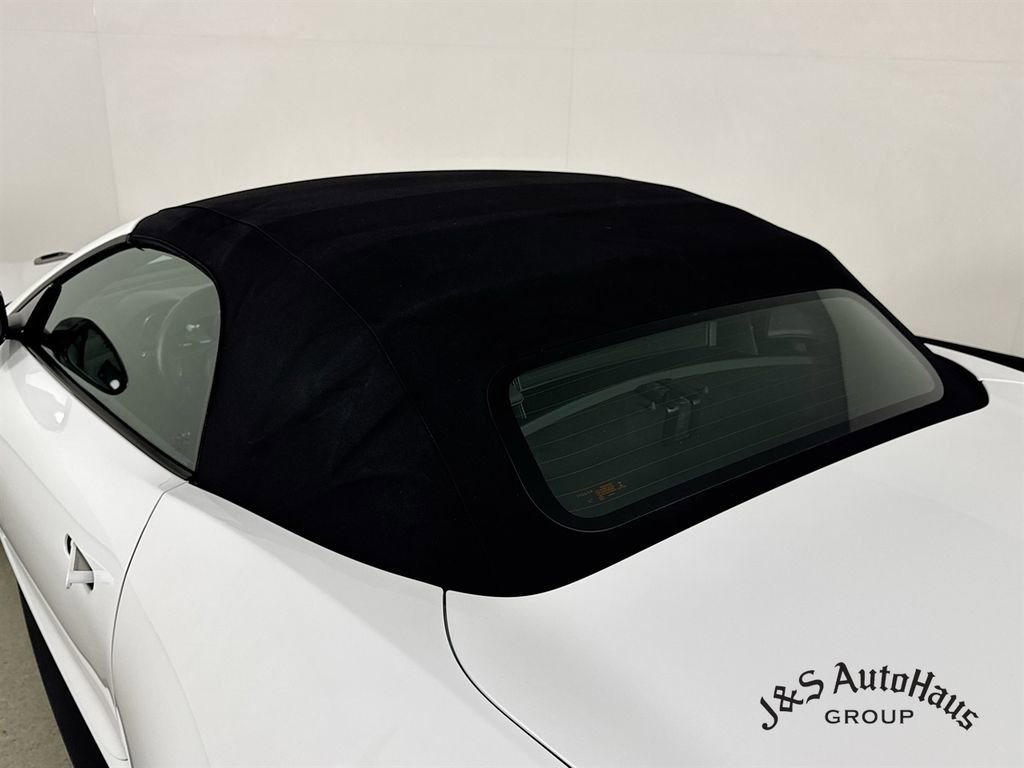 Used 2016 Jaguar F-TYPE R image 16