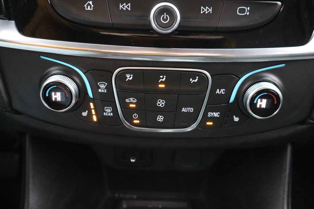 Used 2023 Chevrolet Traverse LT image 11