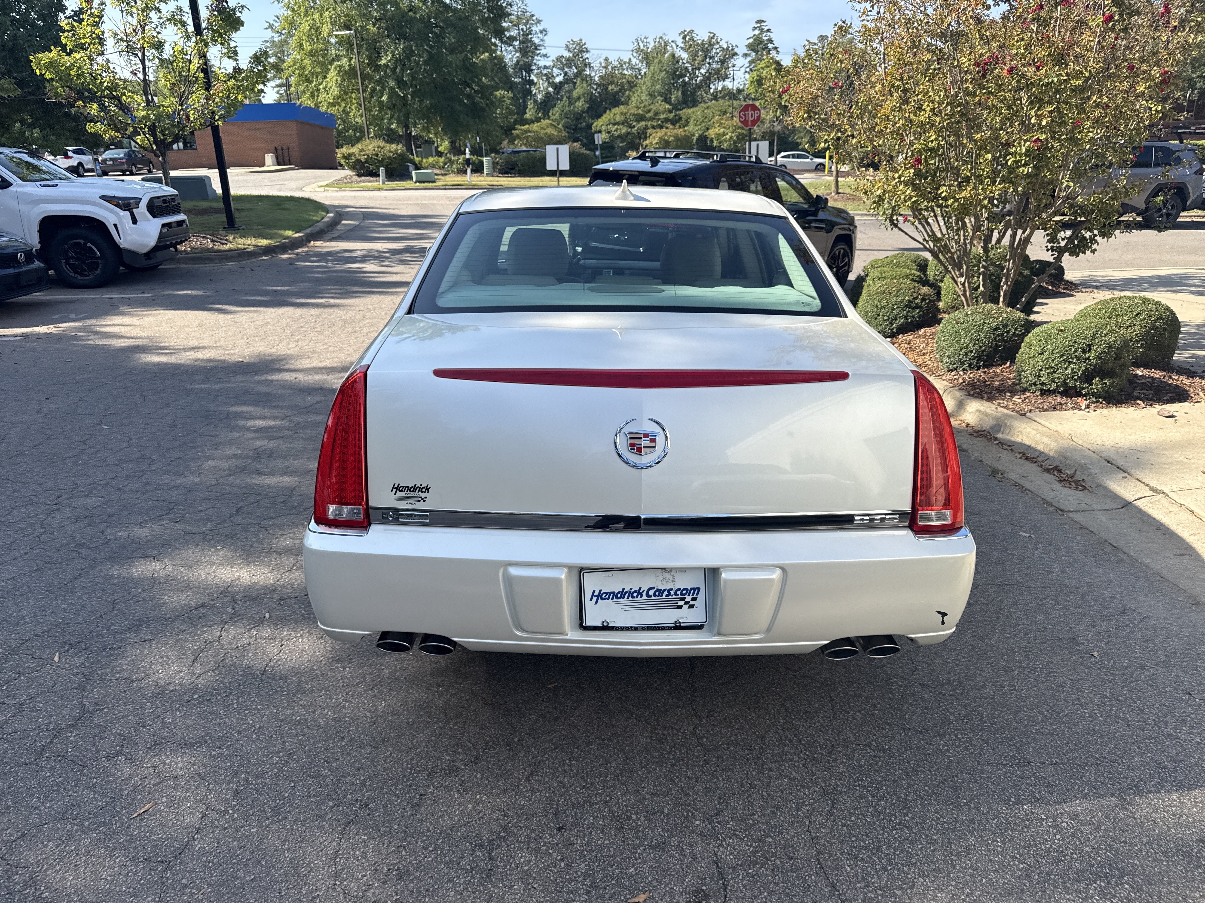 Used 2009 Cadillac DTS w/ Trunk Convenience Package FWD image 7