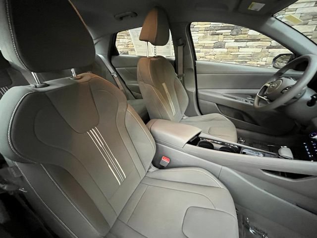 Used 2023 Hyundai Elantra Blue FWD image 17
