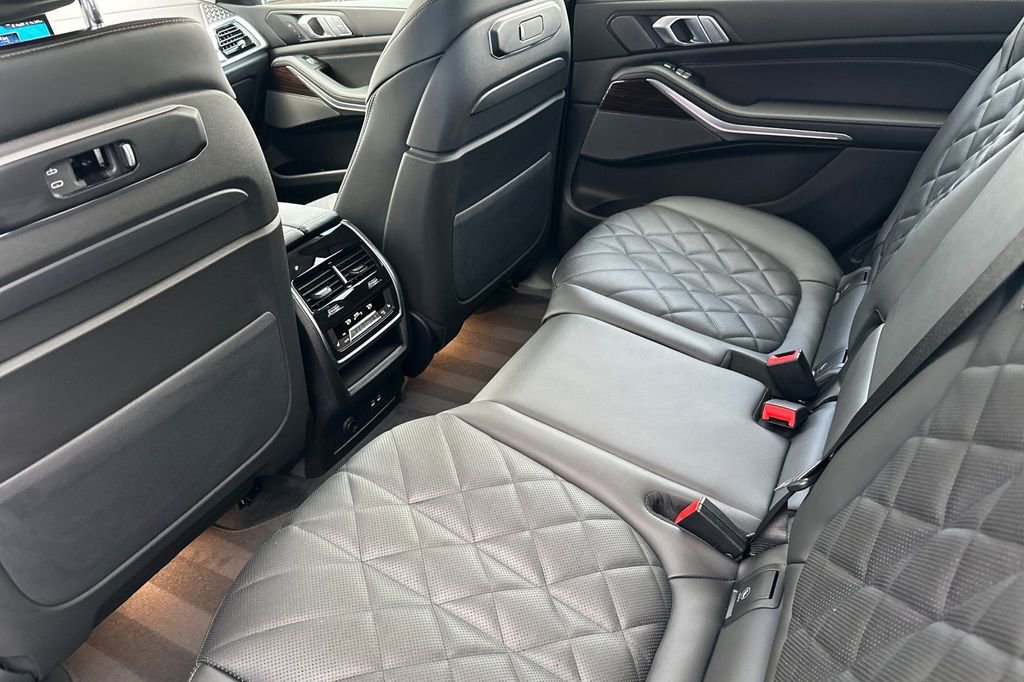 New 2026 BMW X7 xDrive40i w/ Premium Package image 12