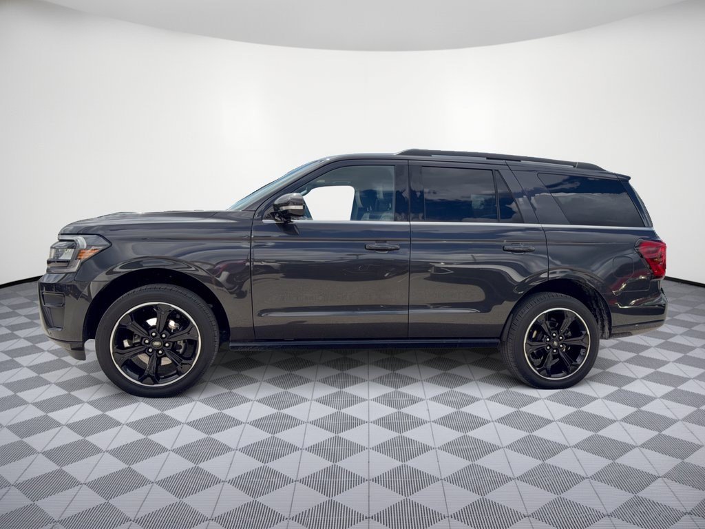 Used 2023 Ford Expedition Limited RWD image 2