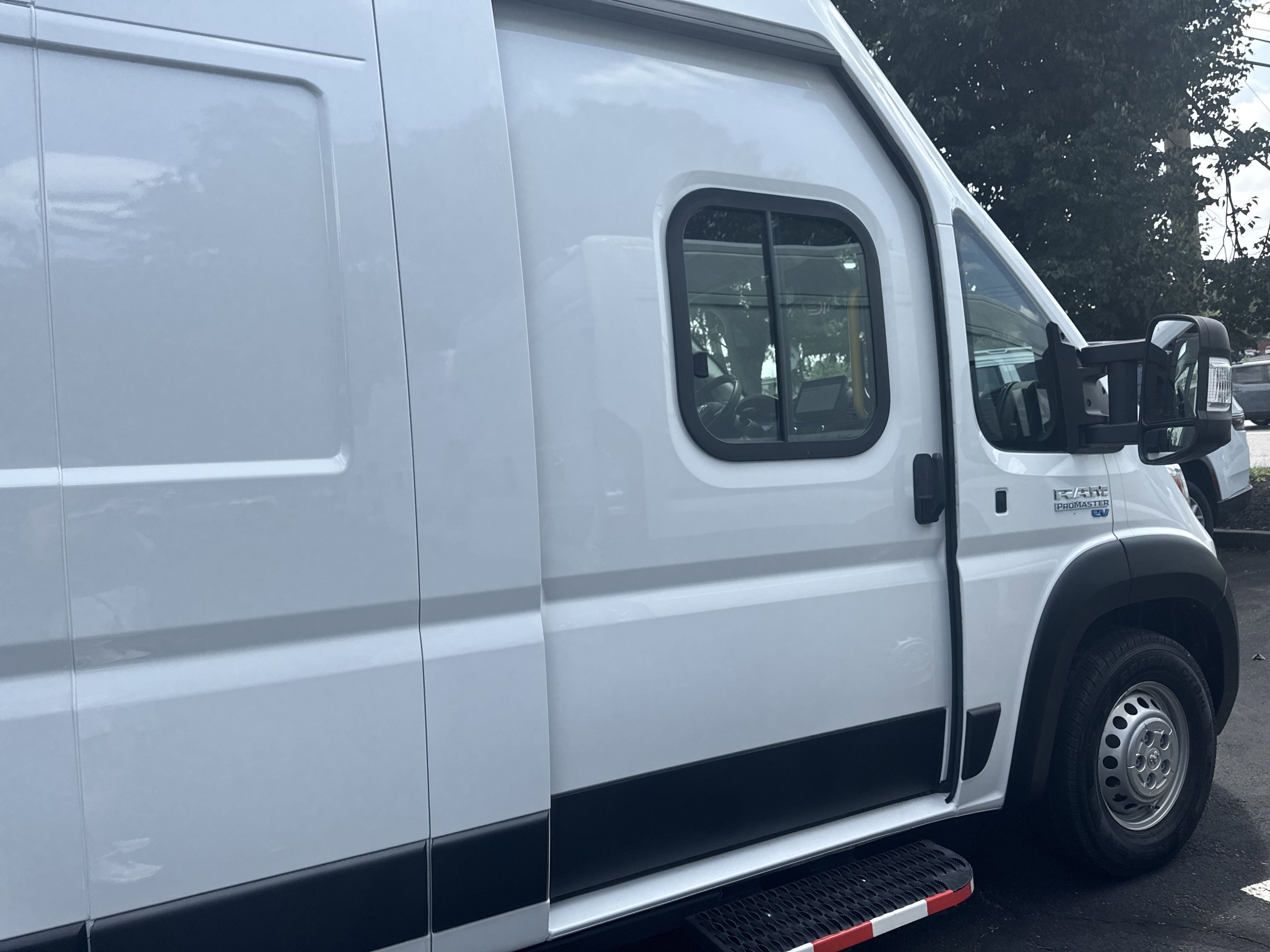 Used 2024 RAM ProMaster 3500 w/ Delivery Van Package image 8