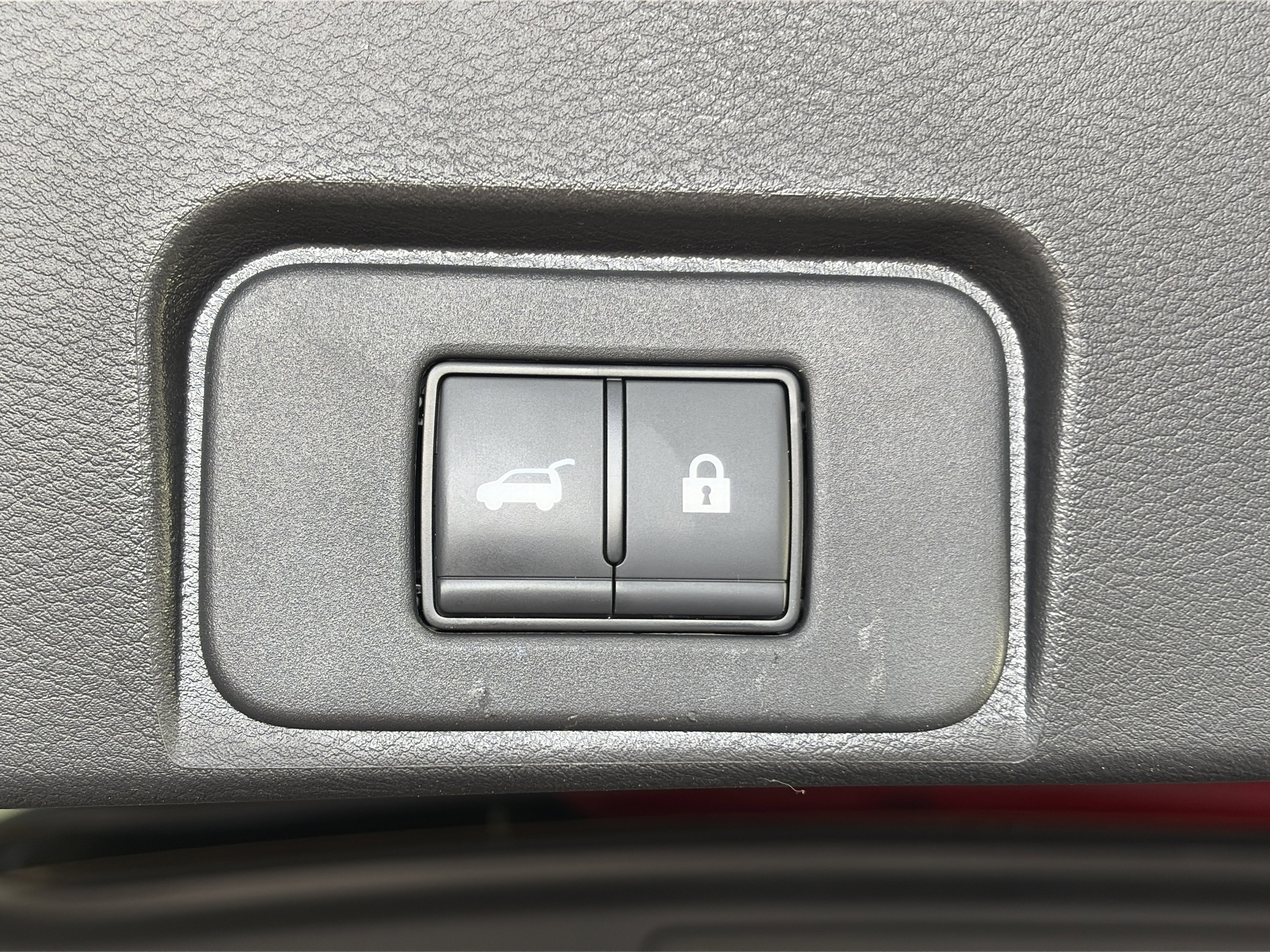 Used 2025 Nissan Rogue SV image 15