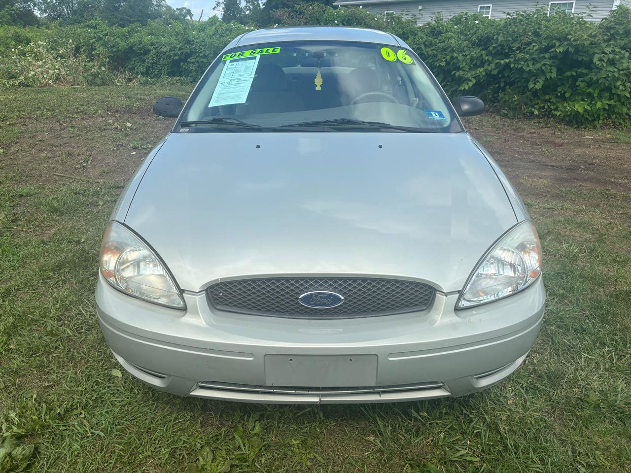 Used 2006 Ford Taurus SE FWD image 2