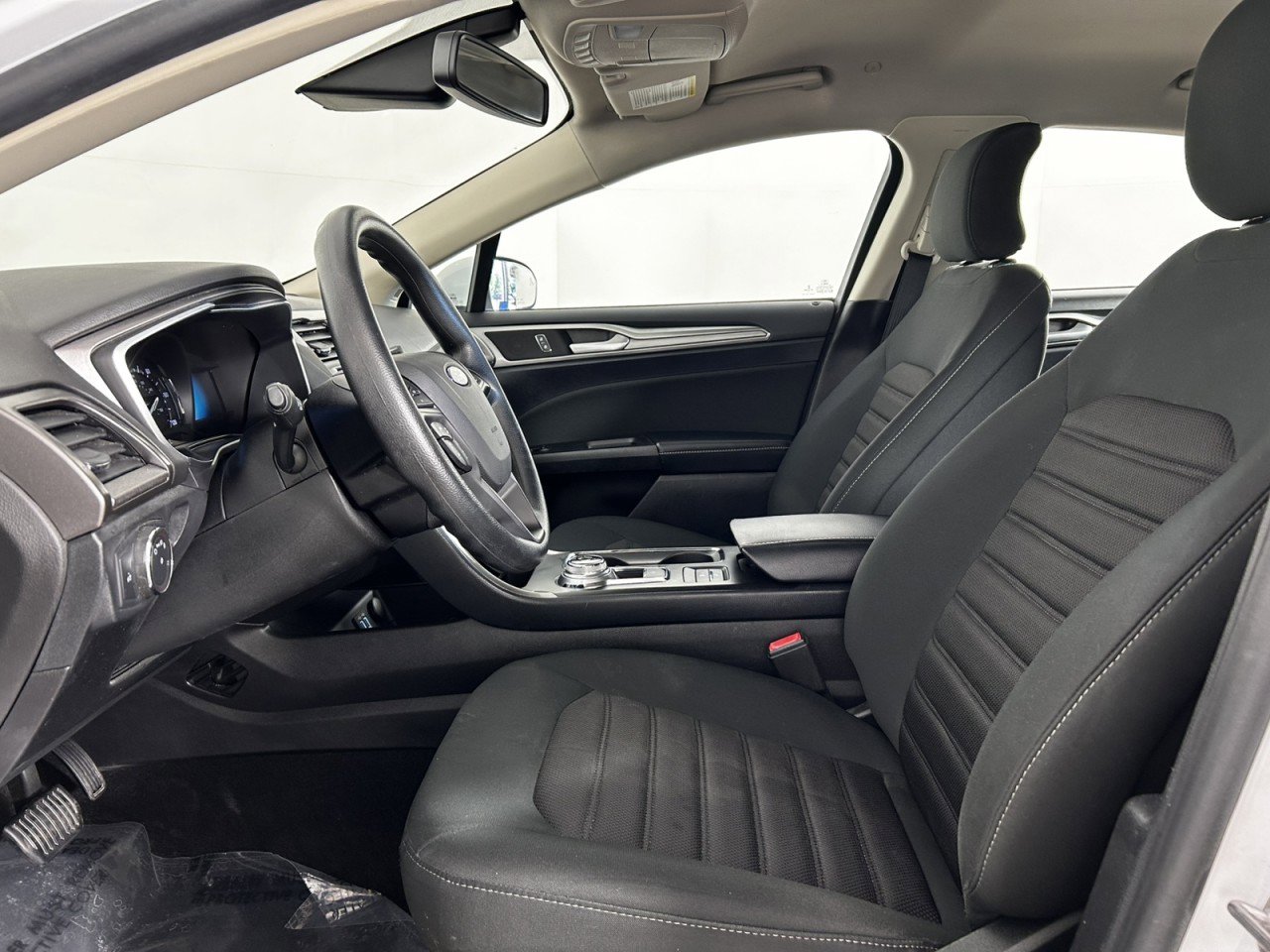 Used 2019 Ford Fusion SE FWD image 14
