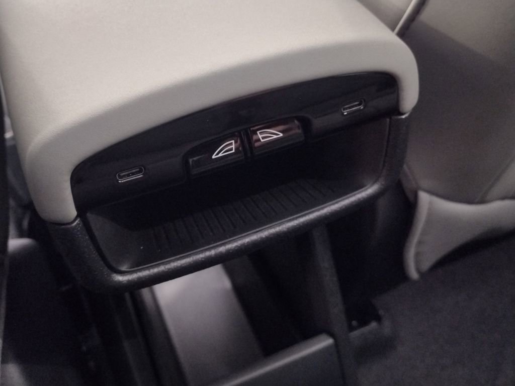 New 2025 Volvo EX30 Plus w/ Protection Package Premier image 13