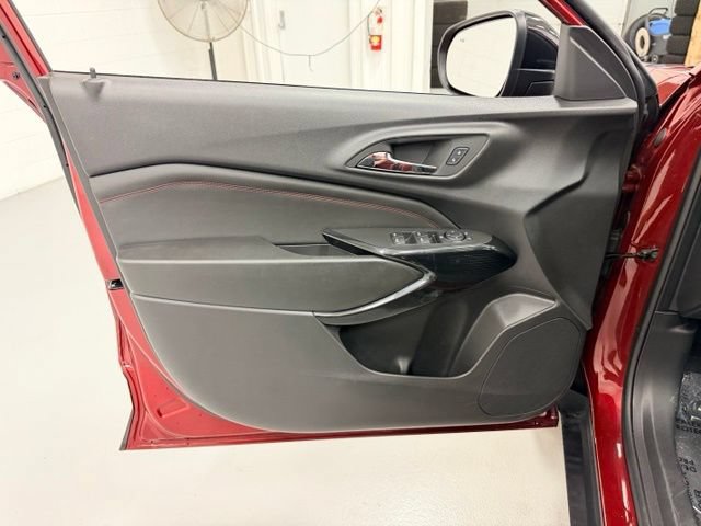 Certified 2024 Chevrolet Trax RS w/ Sunroof Package FWD image 19
