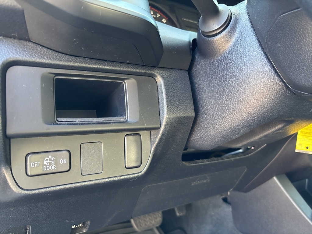 Used 2017 Toyota Tacoma SR image 9