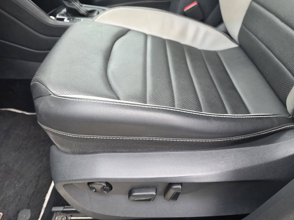 Used 2022 Volkswagen Taos SEL AWD/4WD image 18