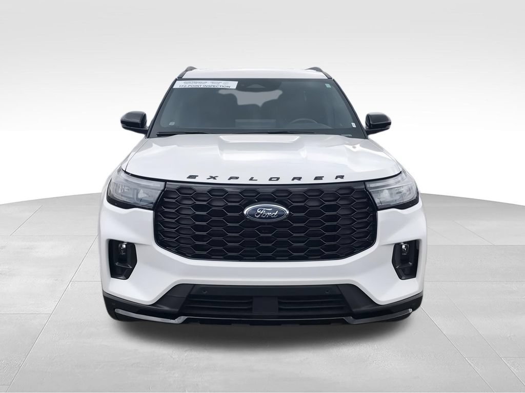 Used 2025 Ford Explorer ST-Line w/ ST-Line Street Pack AWD/4WD image 3