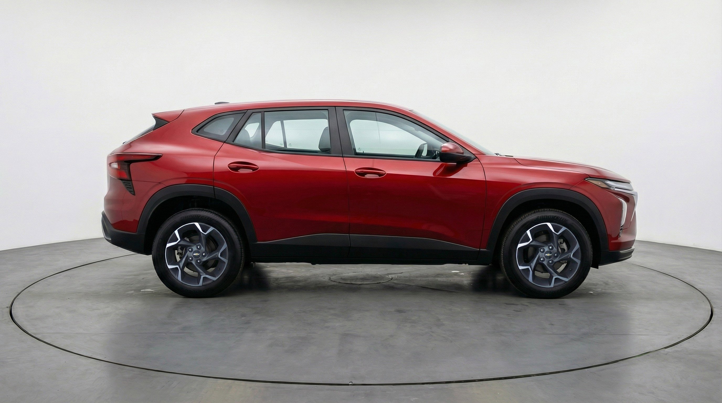 Used 2025 Chevrolet Trax LT FWD image 11