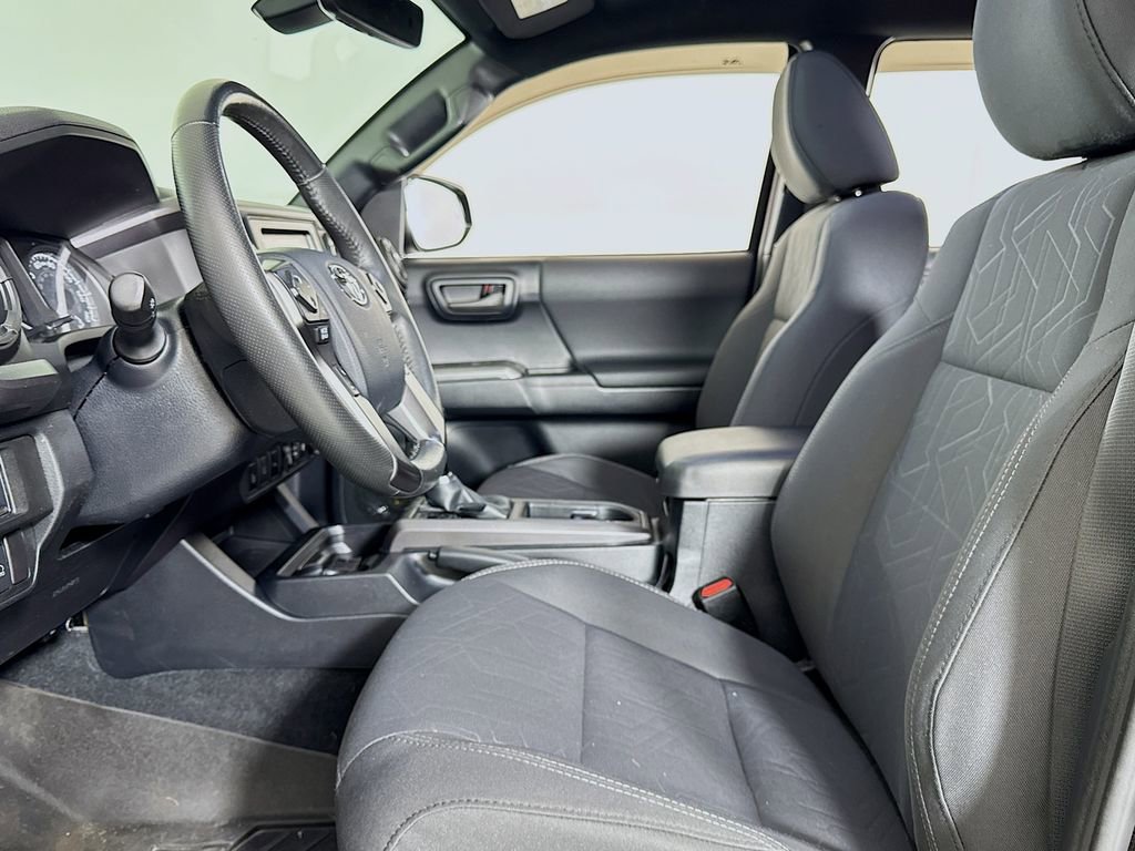Used 2019 Toyota Tacoma SR5 RWD image 11