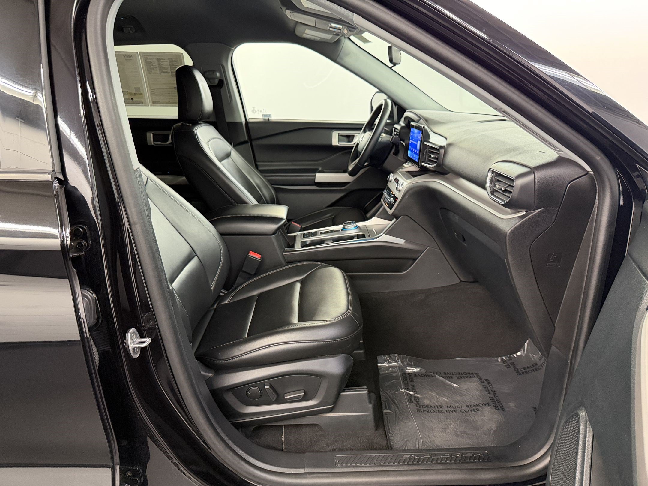 Used 2024 Ford Explorer XLT w/ Equipment Group 202A RWD image 23