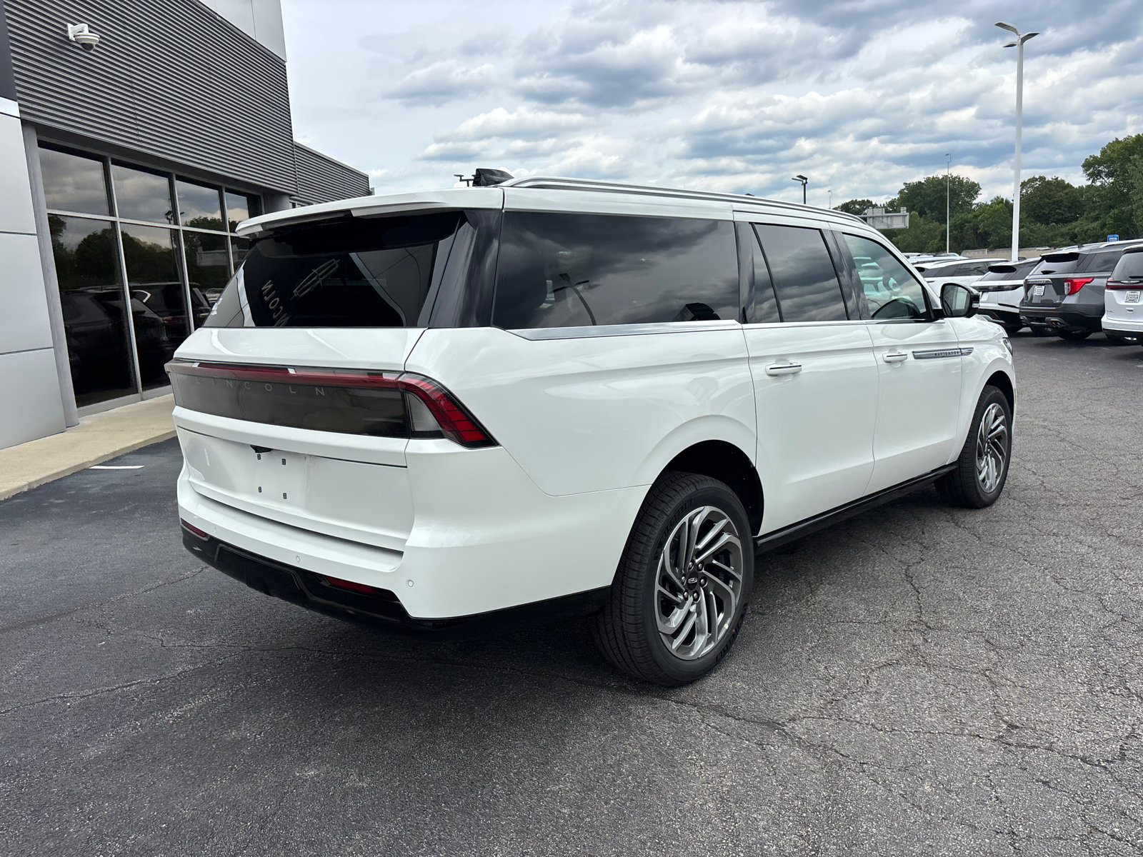 New 2026 Lincoln Navigator L Reserve AWD/4WD image 7