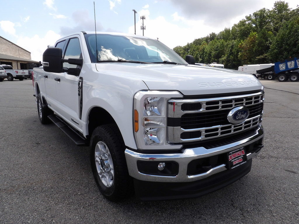 Used 2025 Ford F250 XLT w/ FX4 Off-Road Package AWD/4WD image 11