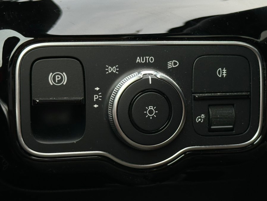 Used 2023 Mercedes-Benz CLA 250 4MATIC image 33