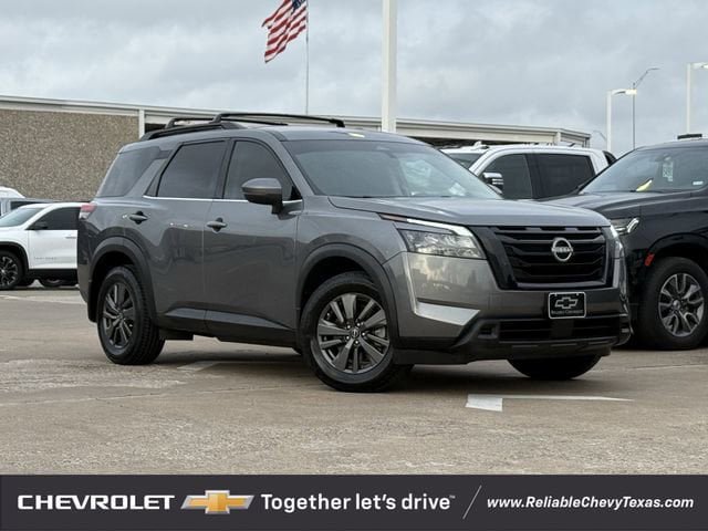 Used 2023 Nissan Pathfinder SV w/ Black Appearance Package FWD image 2
