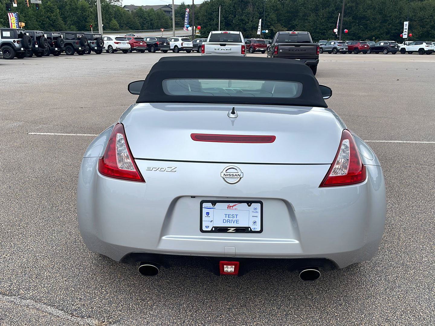 Used 2018 Nissan 370Z Touring RWD image 4