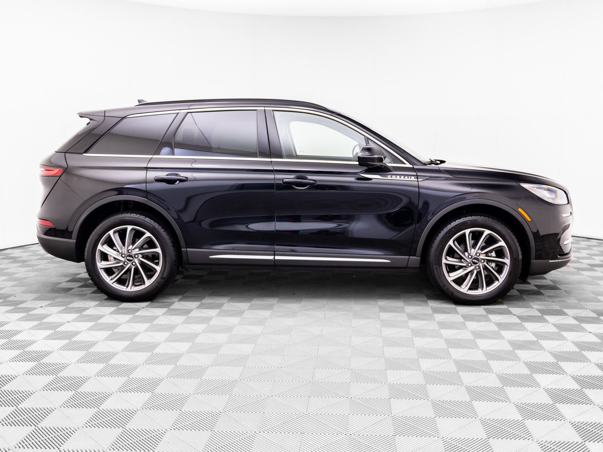 Used 2025 Lincoln Corsair AWD w/ Equipment Group 101A image 6