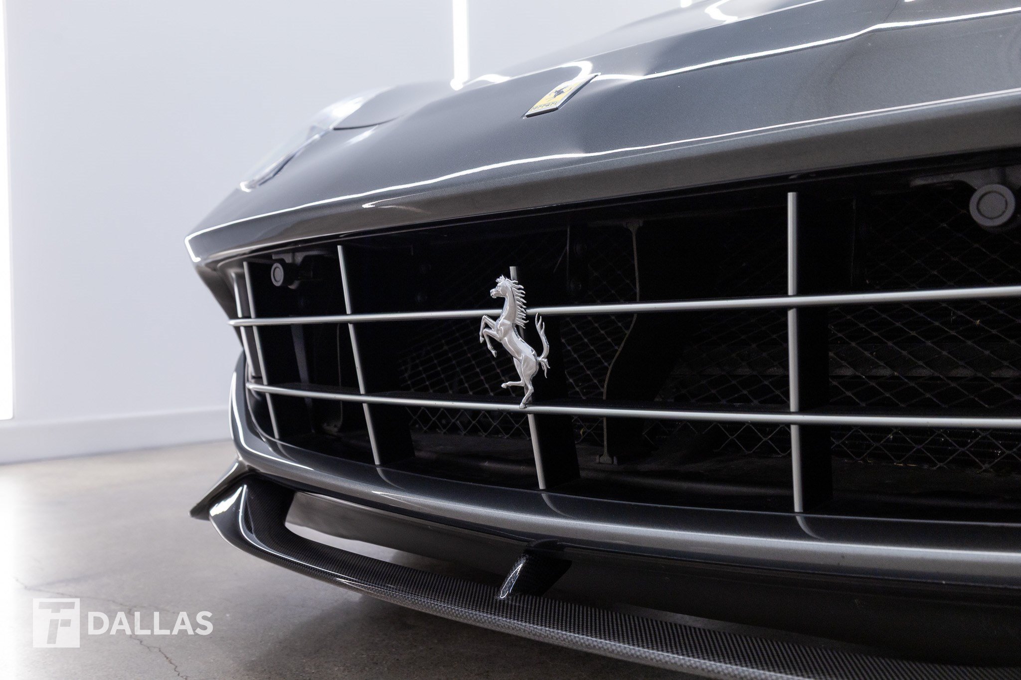 Used 2015 Ferrari F12 Berlinetta RWD image 7