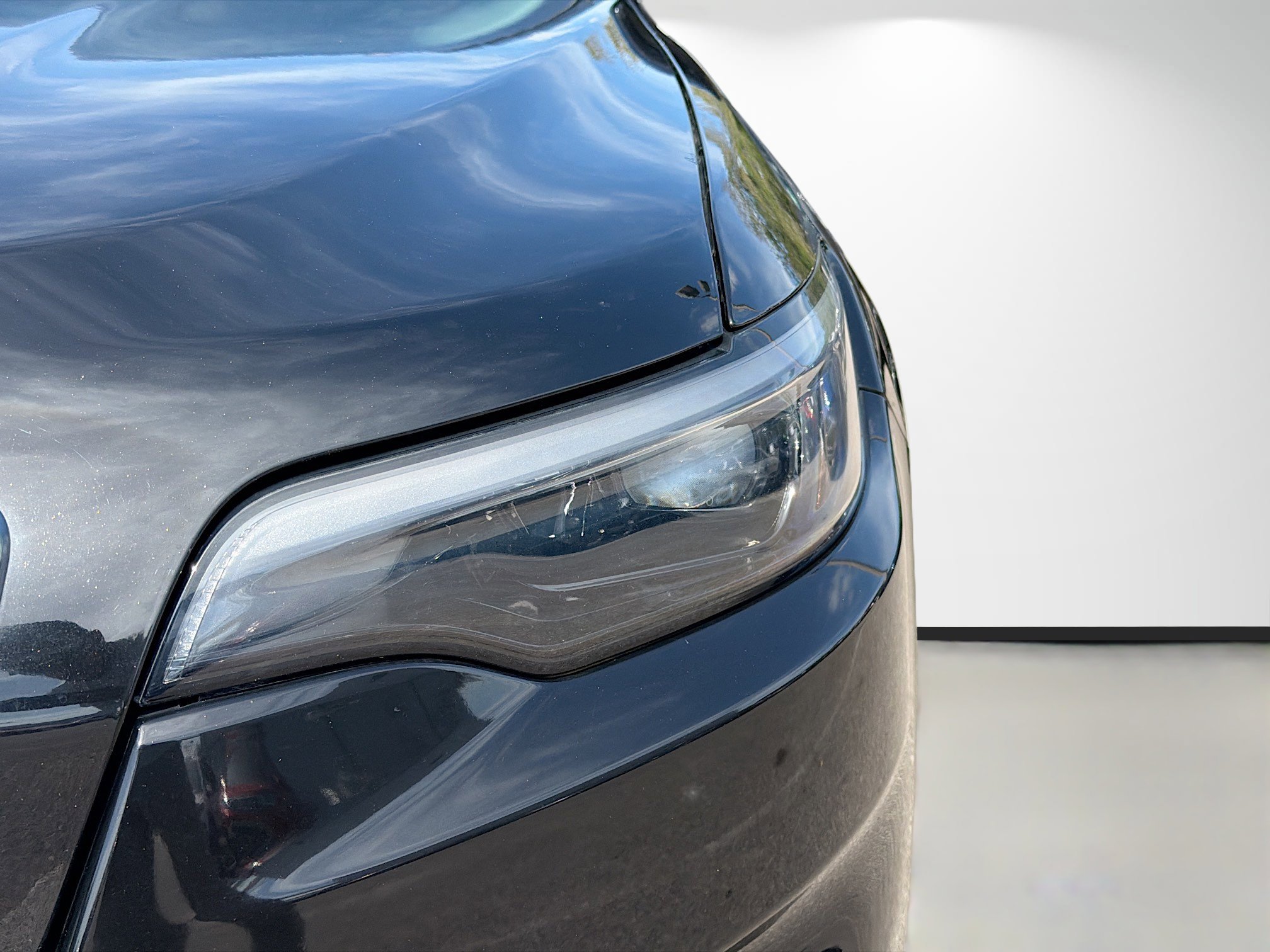 Used 2019 Jeep Cherokee Limited FWD image 9