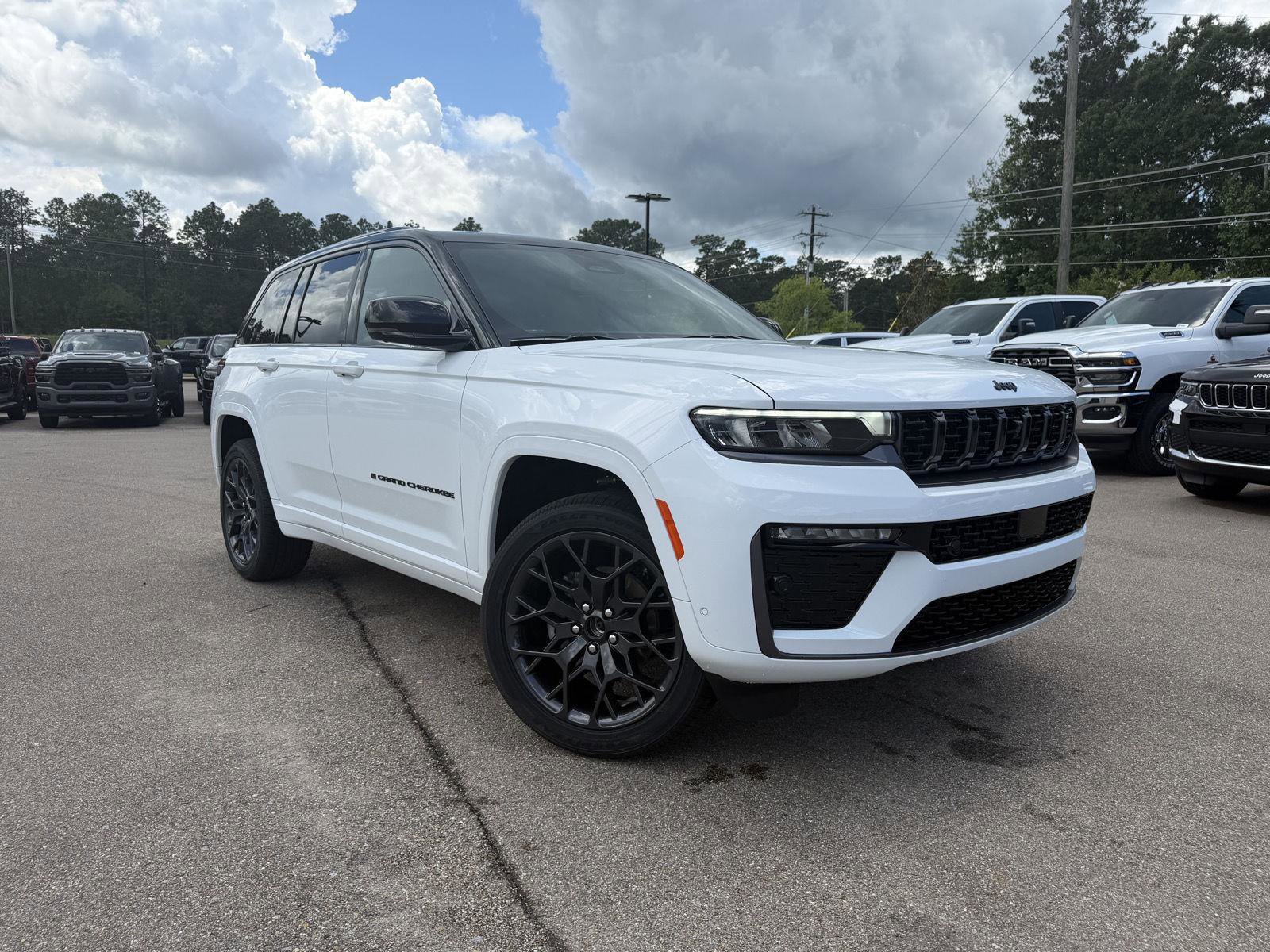 New 2026 Jeep Grand Cherokee Summit w/ Obsidian Package AWD/4WD image 3