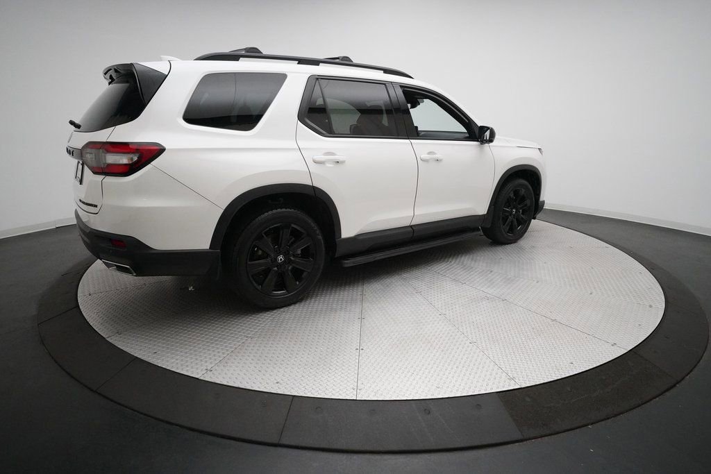Certified 2025 Honda Pilot Black Edition image 33
