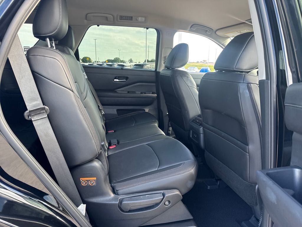 Used 2025 Nissan Pathfinder SL w/ Cargo Package FWD image 11