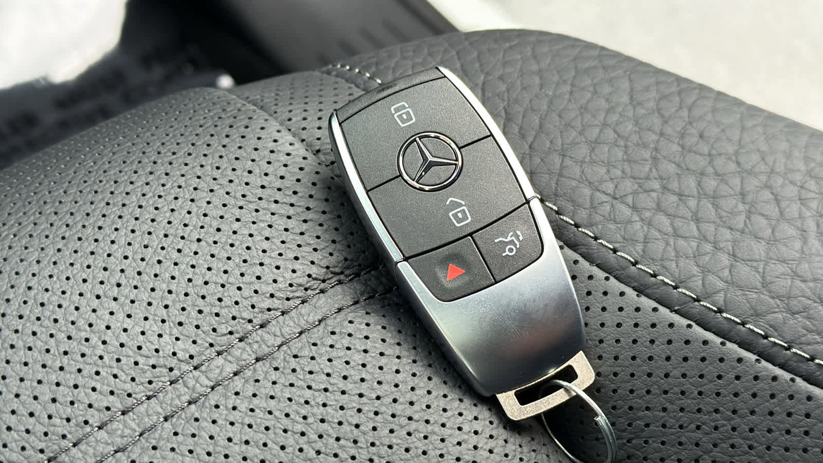 New 2026 Mercedes-Benz GLE 450 4MATIC image 36