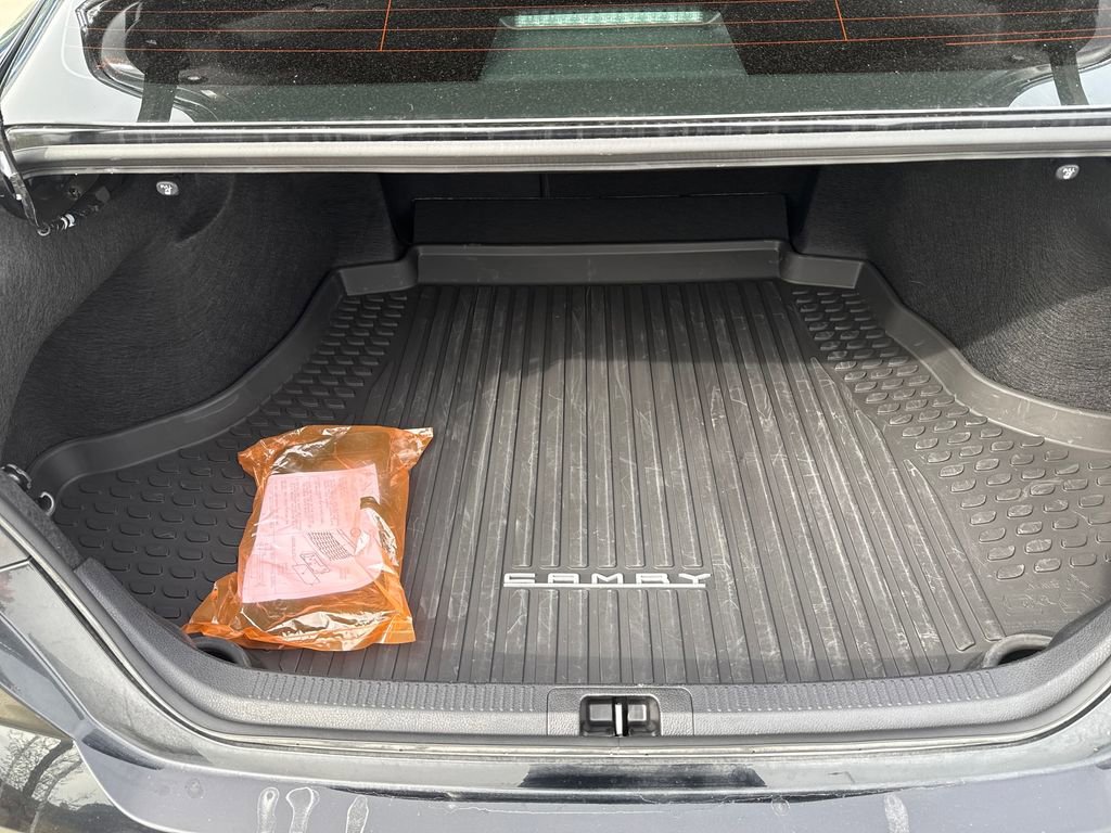 Used 2025 Toyota Camry SE image 28