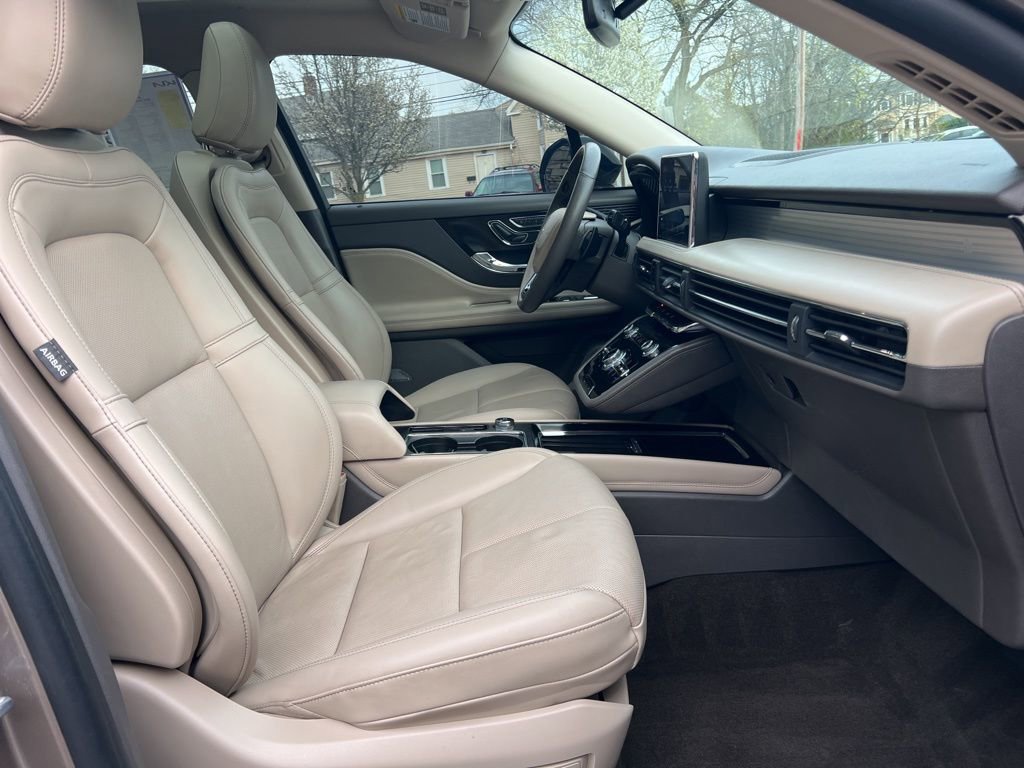 Used 2021 Lincoln Corsair AWD w/ Premium Package image 28