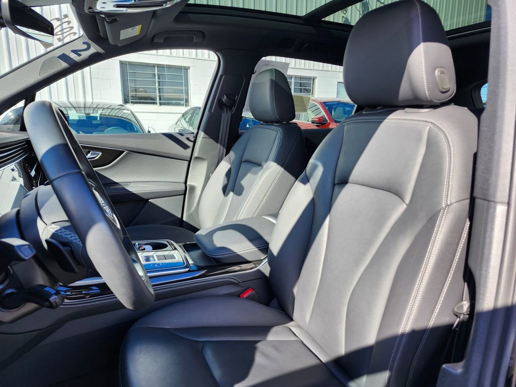 Certified 2025 Audi Q7 3.0T Premium Plus image 9