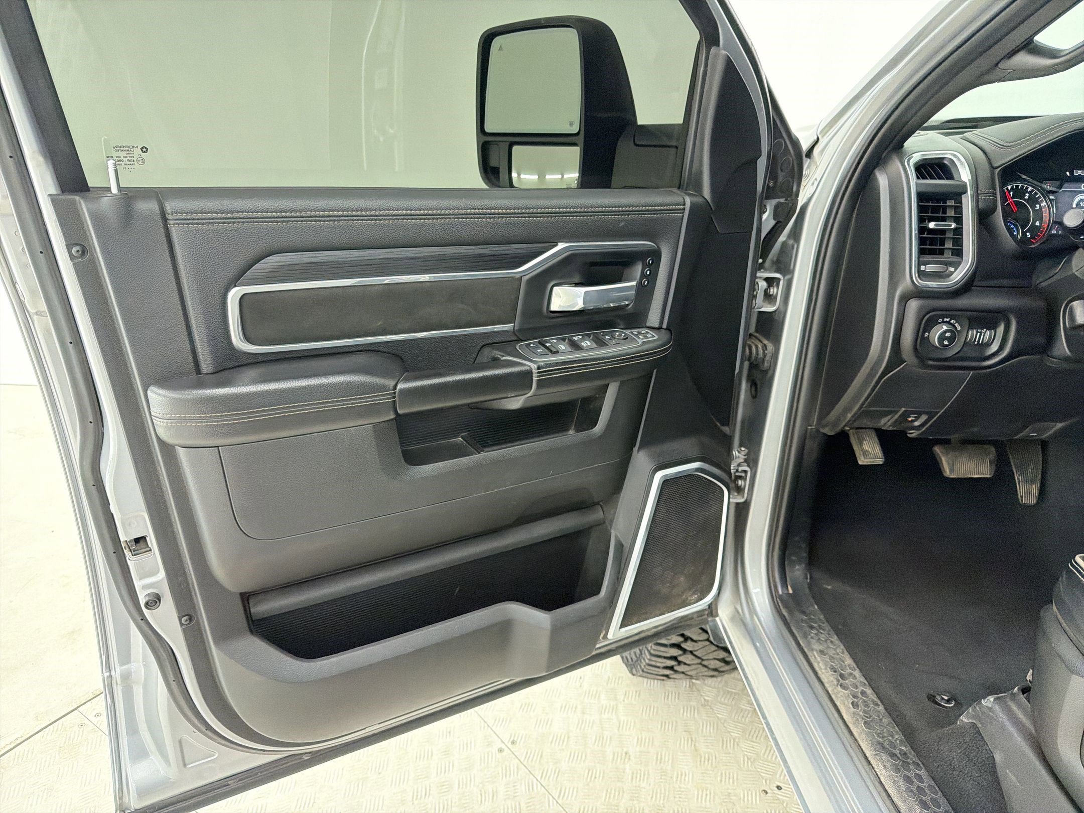 Used 2023 RAM 2500 Laramie w/ Night Edition image 19