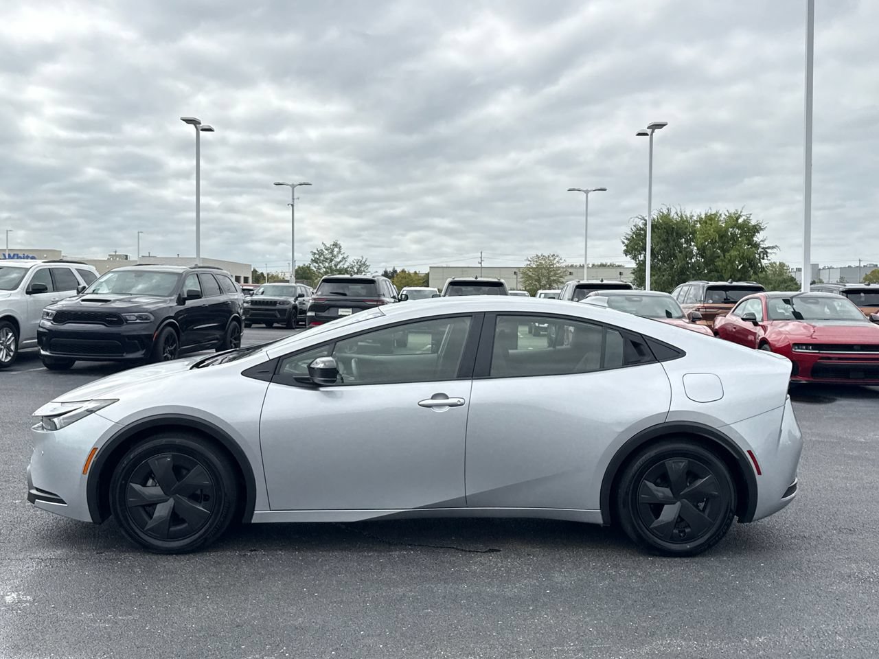 Used 2025 Toyota Prius LE FWD image 6