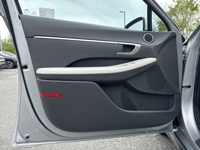 Used 2025 Hyundai Sonata SE FWD image 12
