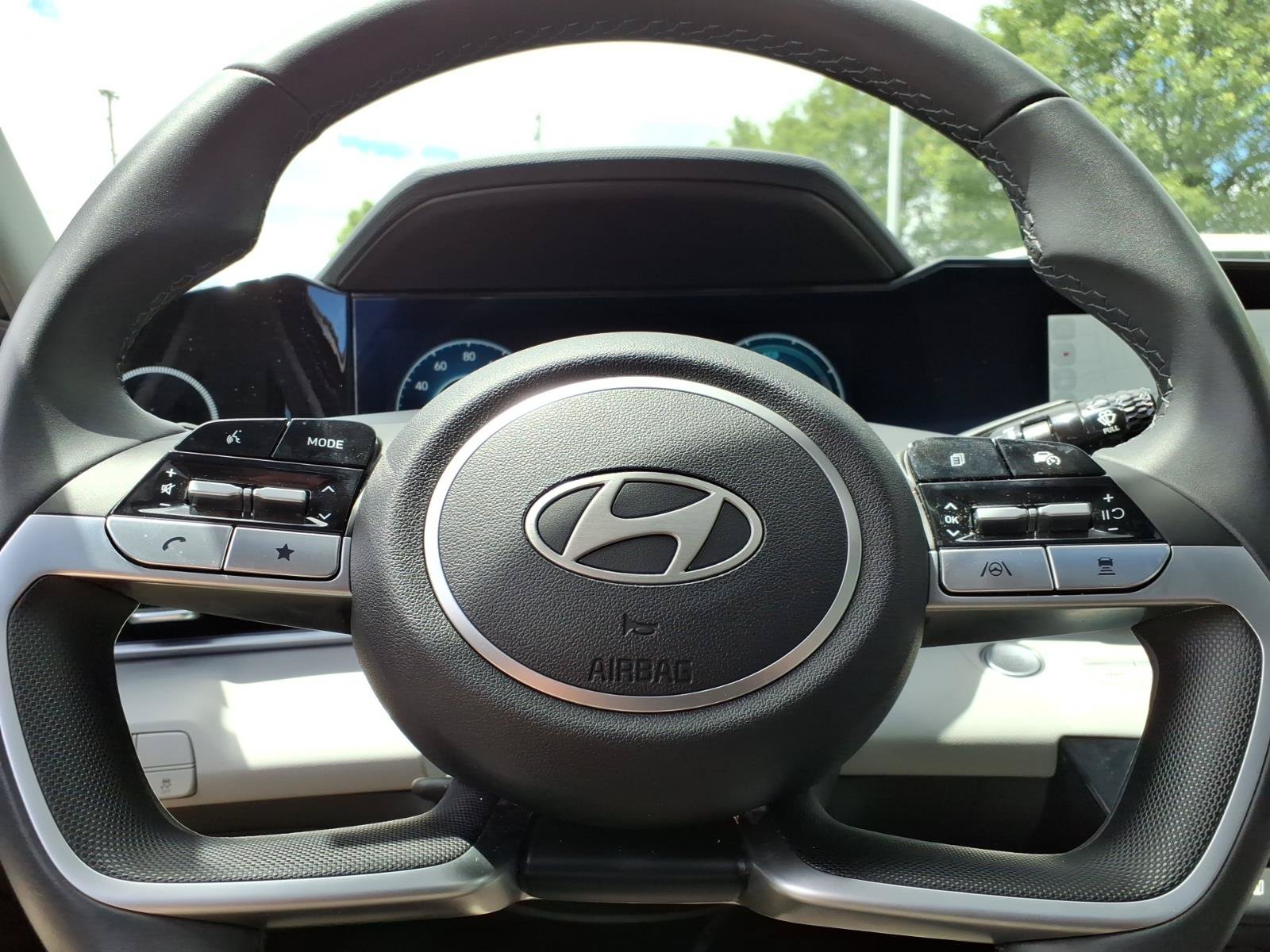 New 2025 Hyundai Elantra Limited FWD image 22