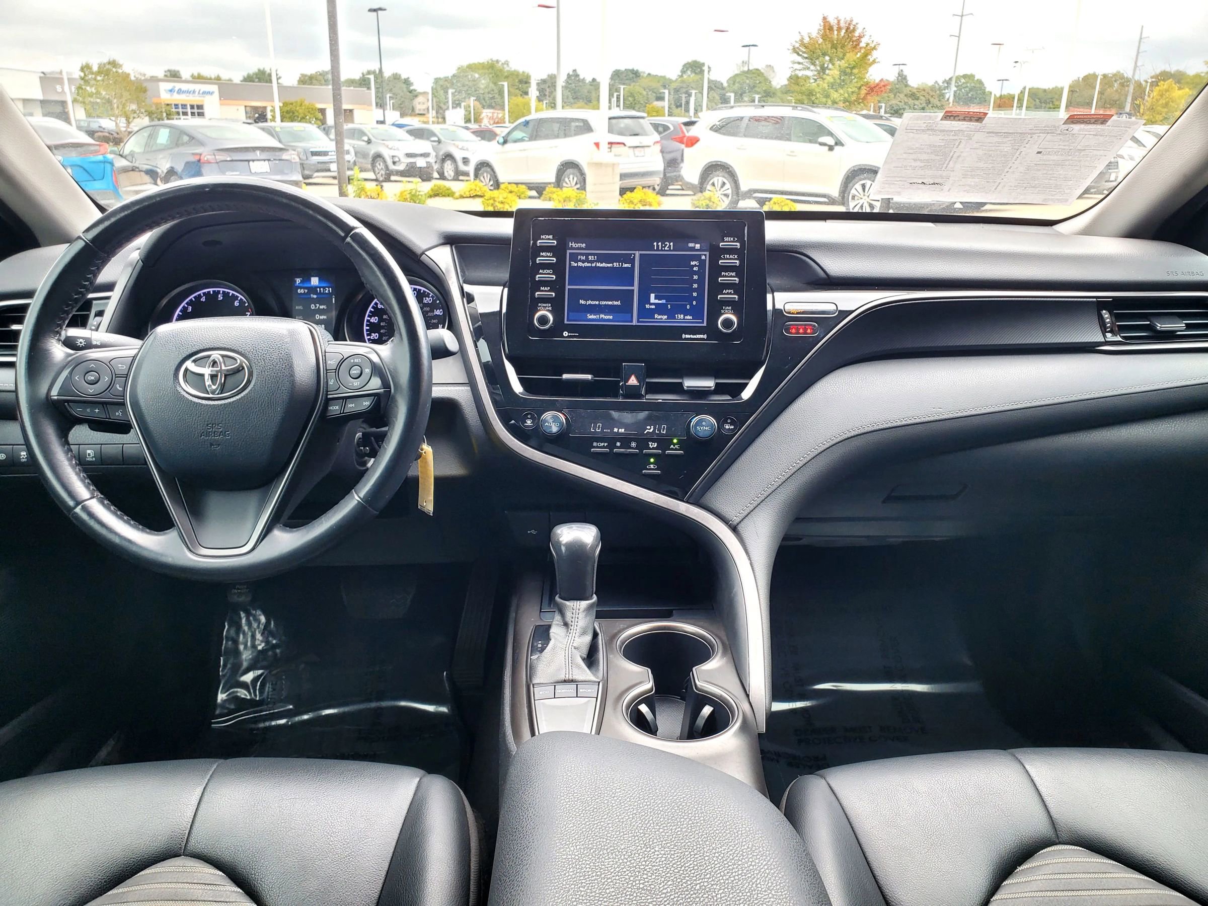 Used 2022 Toyota Camry SE image 8