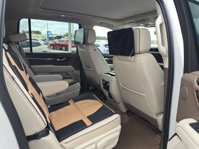 Used 2024 GMC Yukon XL Denali w/ Advanced Technology Package AWD/4WD image 7
