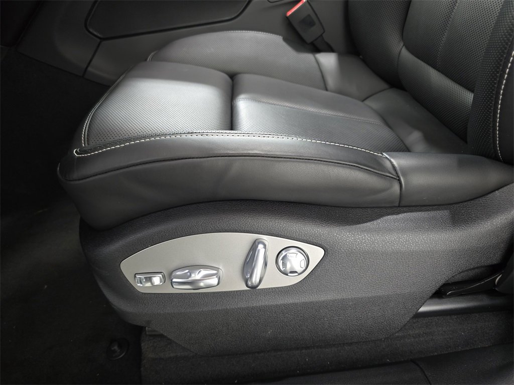 Certified 2025 Porsche Macan GTS image 23