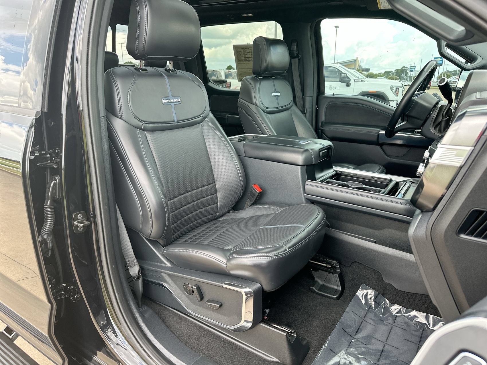 Used 2025 Ford F250 Platinum AWD/4WD image 25
