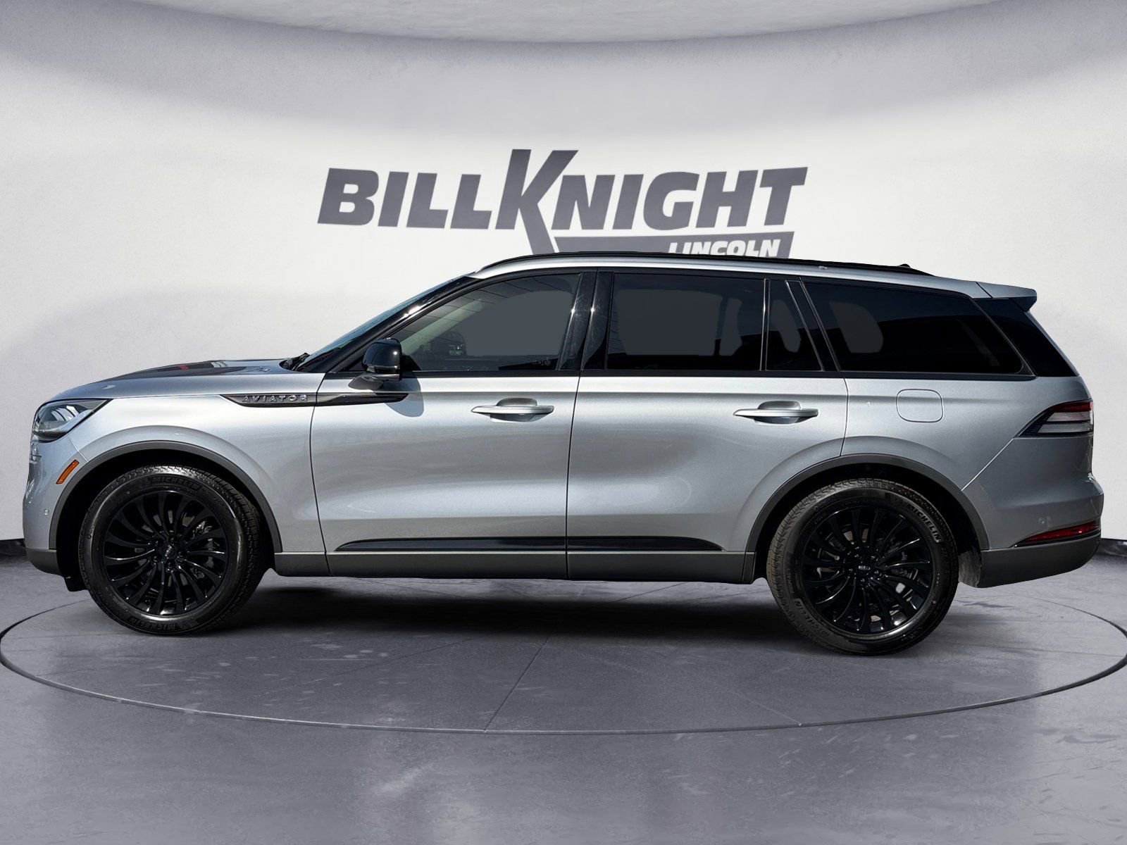 Used 2021 Lincoln Aviator Reserve w/ Equipment Group 201A image 2
