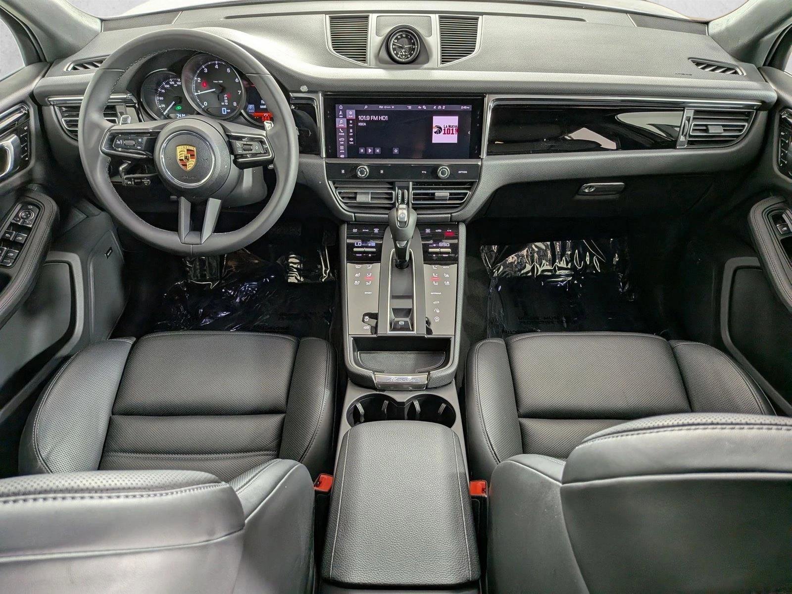 Certified 2025 Porsche Macan Turbo AWD/4WD image 19
