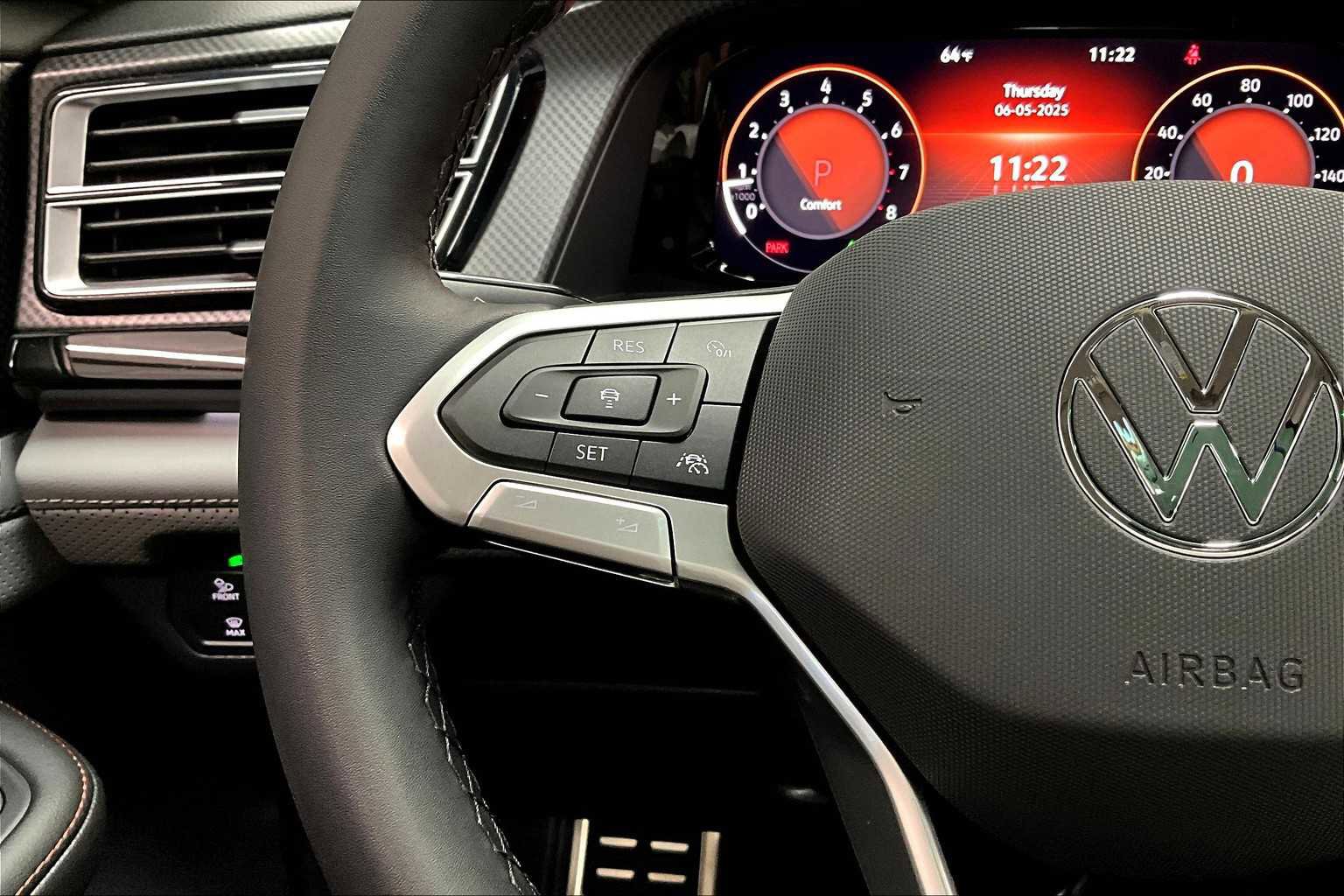 New 2025 Volkswagen Atlas Peak Edition SE image 17