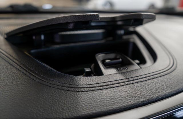 Used 2020 Jeep Cherokee Limited image 34