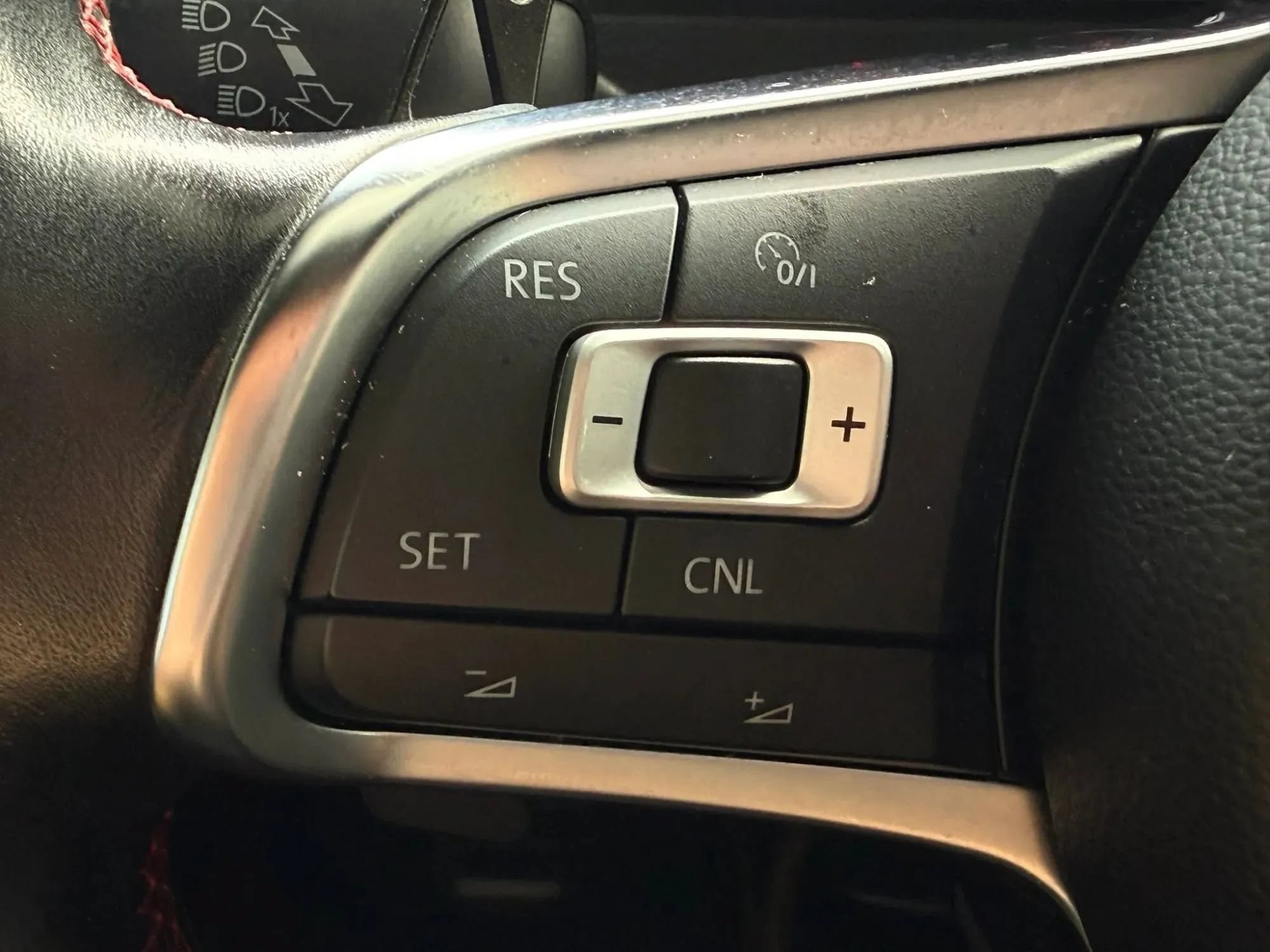 Used 2017 Volkswagen GTI SE FWD image 30
