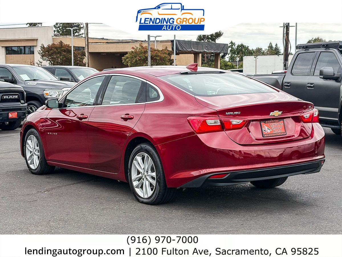 Used 2017 Chevrolet Malibu LT FWD image 2